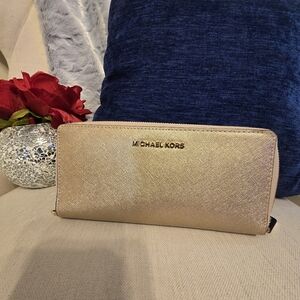 Michael Kors Continental Wallet Metallic Gold EUC Pre-owned